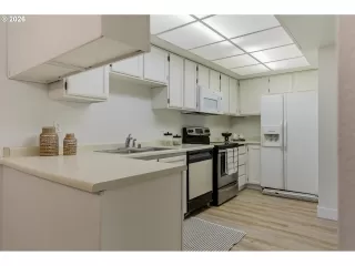 Photo #6: 647748340 Listing 