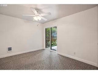 Photo #5: 647903505 Listing