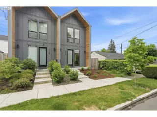 Photo #1: 647957976 Listing