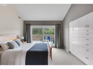 Photo #1: 647997504 Listing