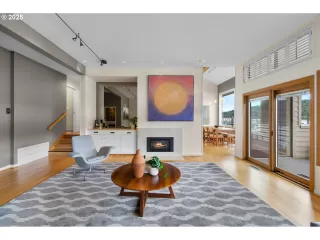 Photo #4: 647997504 Listing