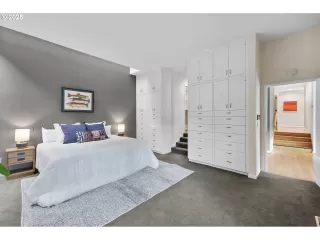 Photo #5: 647997504 Listing