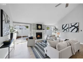 Photo #3: 648021237 Listing