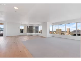 Photo #5: 648028435 Listing