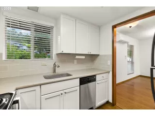 Photo #5: 648304969 Listing