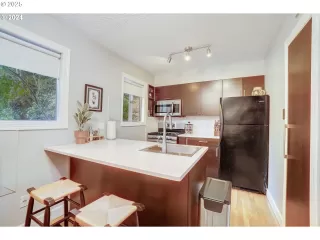 Photo #3: 648499247 Listing 