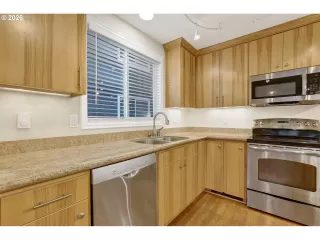 Photo #4: 648877406 Listing 