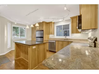 Photo #5: 648877406 Listing 