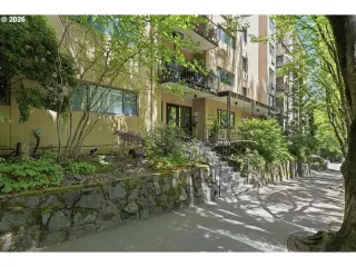 Photo #1: 649127040 Listing 
