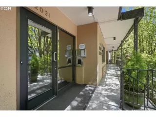 Photo #2: 649127040 Listing 
