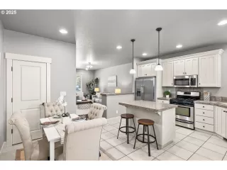 Photo #5: 649234709 Listing 