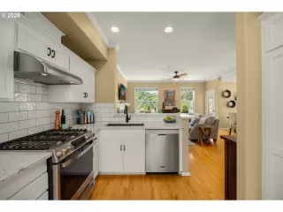 Photo #1: 649401382 Listing 