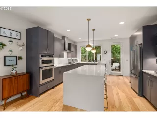 Photo #4: 650431384 Listing 