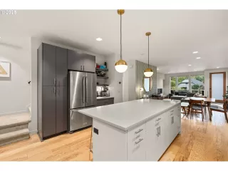 Photo #5: 650431384 Listing 