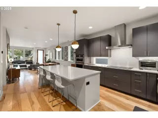 Photo #6: 650431384 Listing 