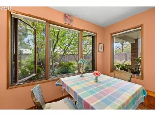 Photo #4: 650892498 Listing