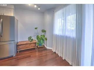 Photo #3: 650936704 Listing