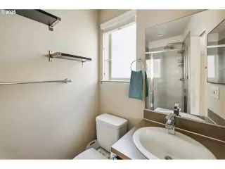 Photo #3: 651366243 Listing 