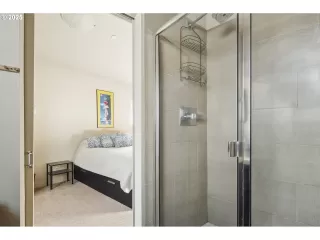 Photo #4: 651366243 Listing 