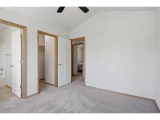 Photo #3: 651459366 Listing