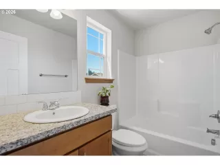 Photo #4: 651459366 Listing