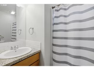Photo #6: 651459366 Listing