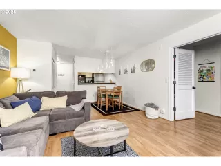 Photo #3: 651711583 Listing