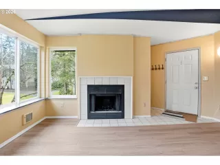 Photo #3: 652084484 Listing 