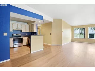 Photo #6: 652084484 Listing 