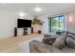 Photo #3: 653596029 Listing 