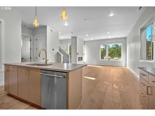 Photo #2: 653625566 Listing