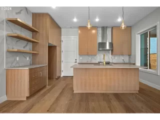 Photo #3: 653625566 Listing