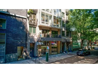 Photo #2: 653640368 Listing 