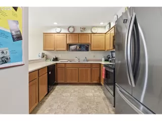 Photo #2: 653688076 Listing