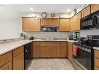 Photo #3: 653688076 Listing