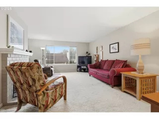 Photo #4: 653688076 Listing