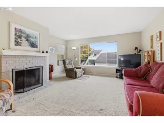 Photo #6: 653688076 Listing