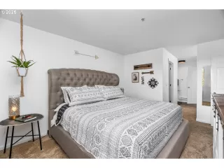 Photo #2: 653701613 Listing