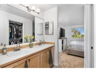 Photo #3: 653701613 Listing