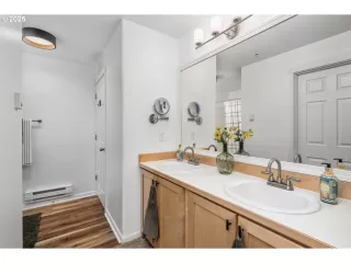 Photo #4: 653701613 Listing