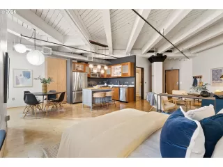 Photo #6: 654006005 Listing 