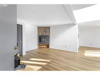 Photo #6: 654050205 Listing