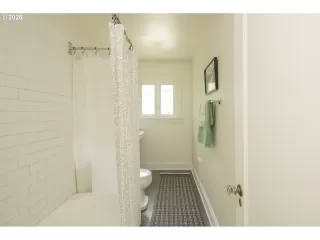 Photo #2: 654276300 Listing 