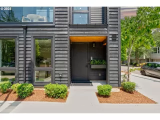 Photo #4: 654530853 Listing 