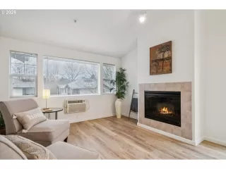 Photo #2: 654903048 Listing 