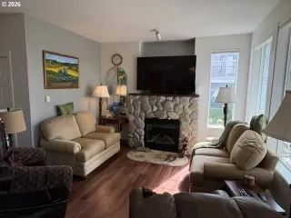 Photo #5: 655340577 Listing 