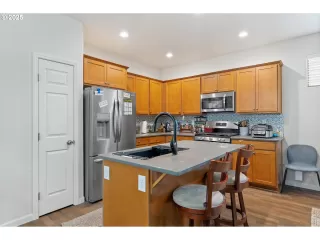 Photo #2: 655384788 Listing