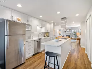 Photo #5: 655498873 Listing