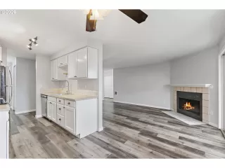 Photo #2: 655601599 Listing