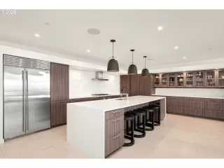 Photo #3: 655649532 Listing